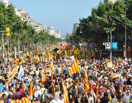 Puigdemont declara la independencia de Cataluña y la suspende para apelar al diálogo