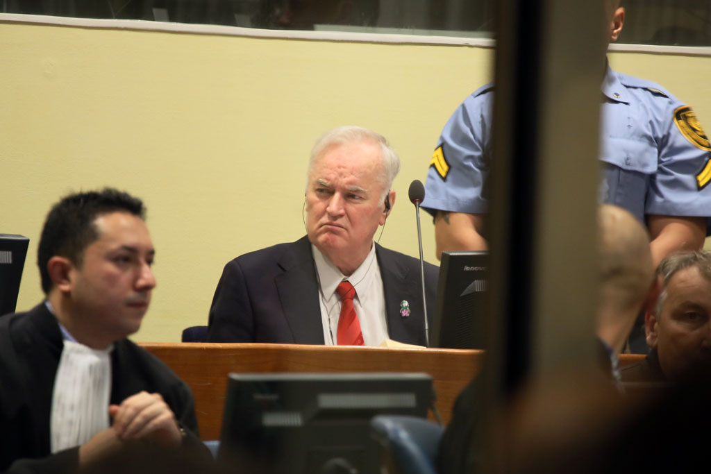 Ratko Mladic es sentenciado a cadena perpetua por genocidio y crímenes de guerra