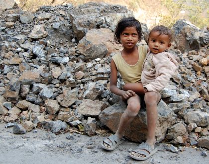 Miles de niños en el mundo siguen sin educación ni agua potable