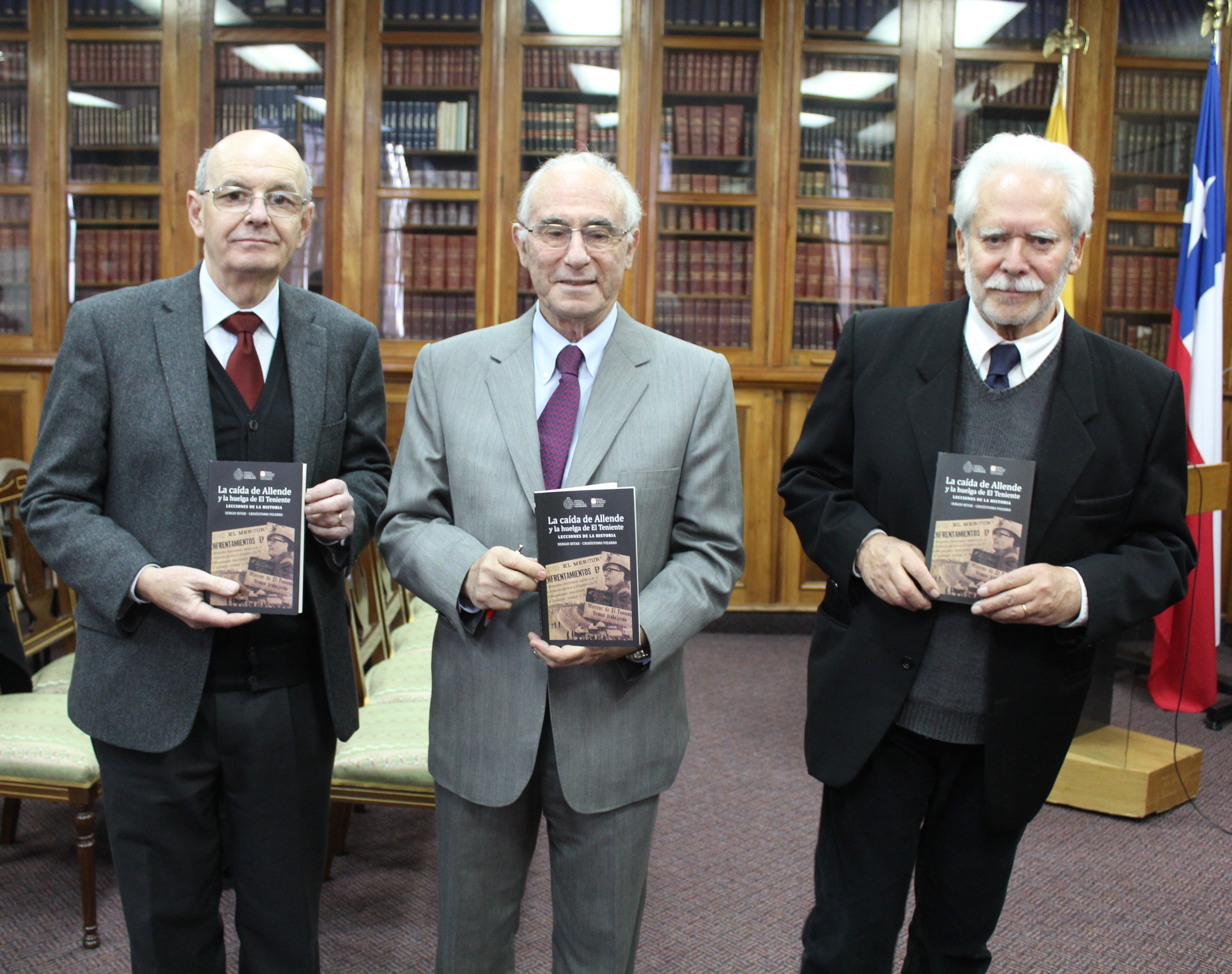 Libro “La Caída de Allende y la huelga de El Teniente” de Sergio Bitar y Crisóstomo Pizarro fue relanzado en la PUCV