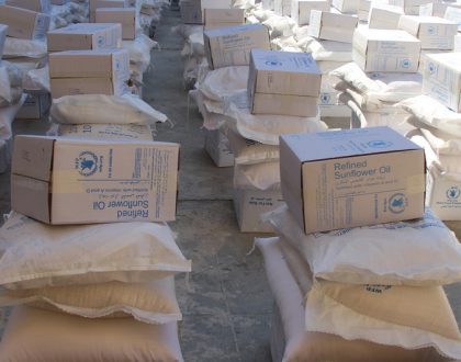 Convoy humanitario de la ONU llega al aislado campamento de Rukban en Siria