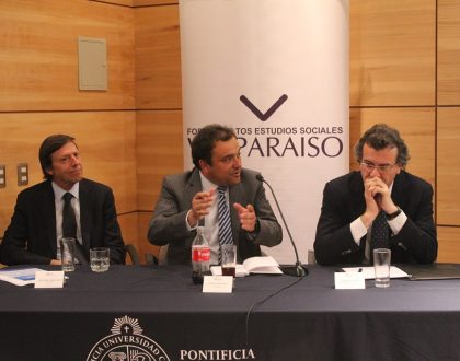 José Pablo Arellano y Rodrigo Navia abordaron los desafíos económicos actuales en el Foro Valparaíso