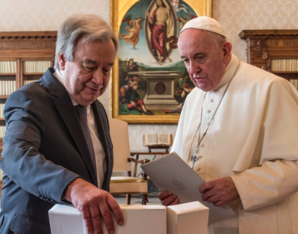 Papa Francisco: "Las estructuras del pecado incluyen recortes de impuestos para los más ricos"